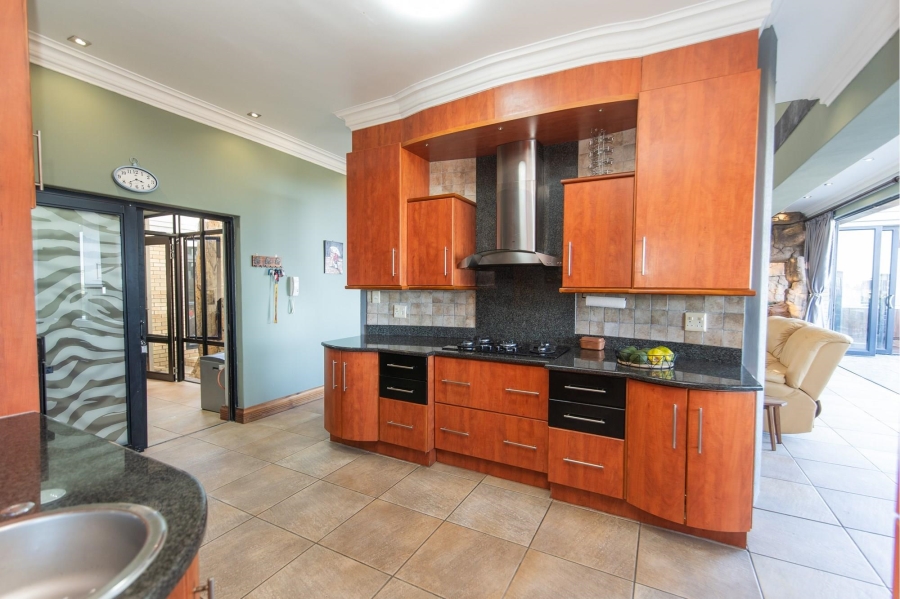 6 Bedroom Property for Sale in Lovemore Heights Estate Eastern Cape